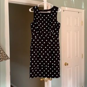 Sleeveless dress with layered waist accent